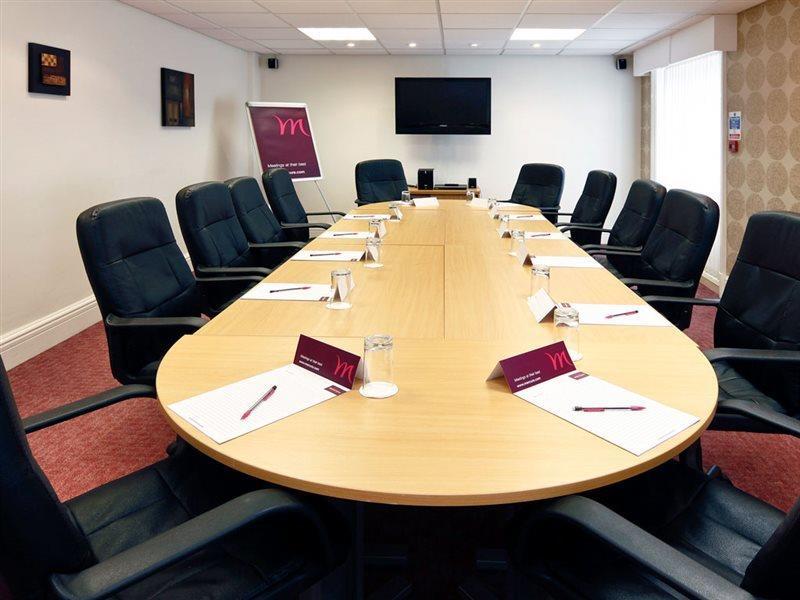 Mercure Swindon East Hotel And Spa Екстер'єр фото